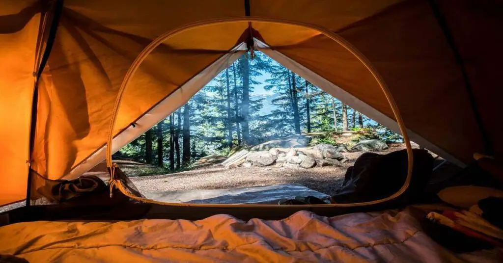 how to stay warm in a tent