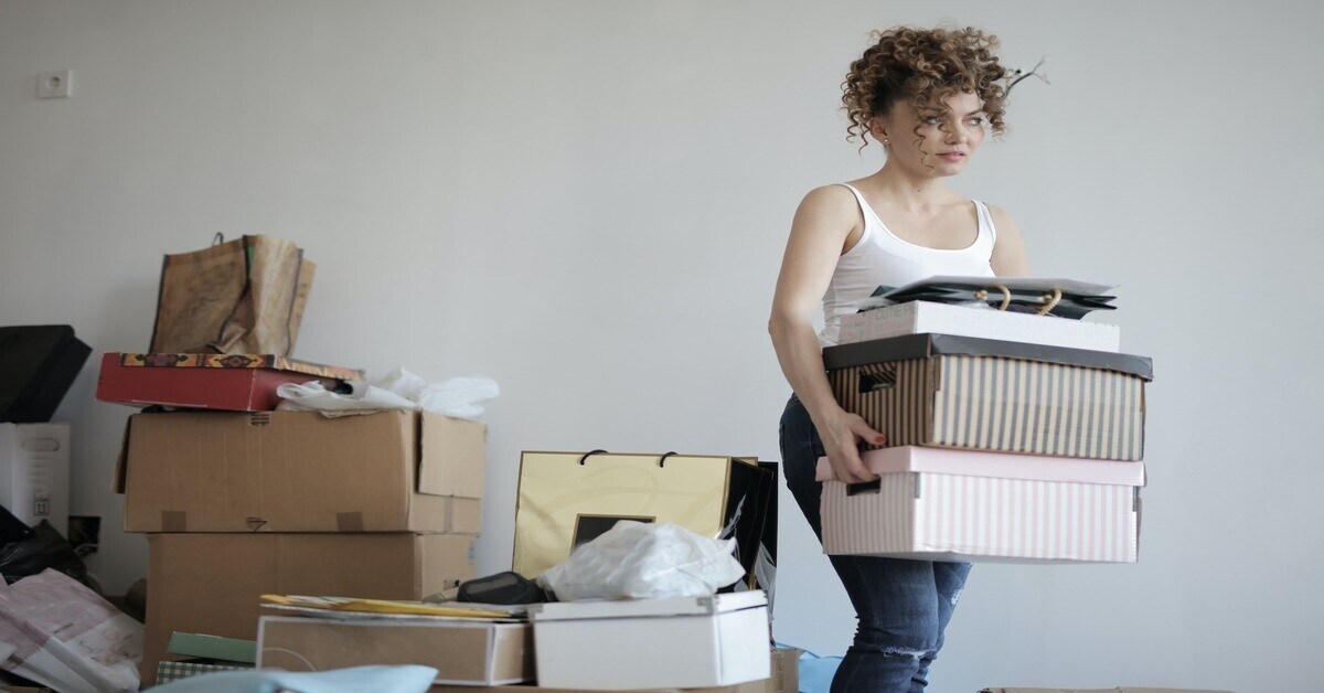 breastfeeding mum packing for a trip