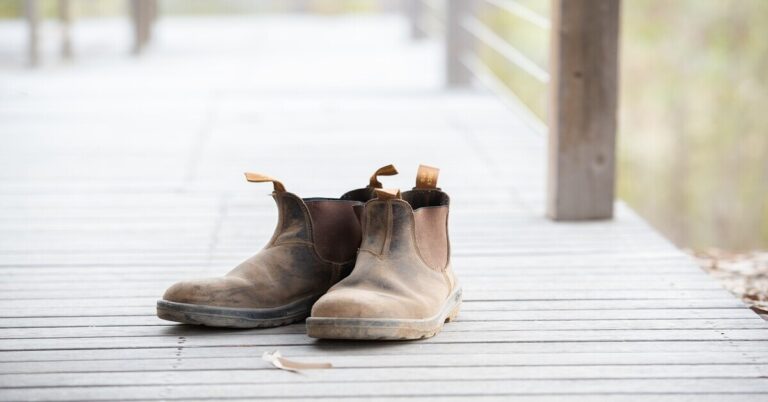 blundstones for hiking reddit